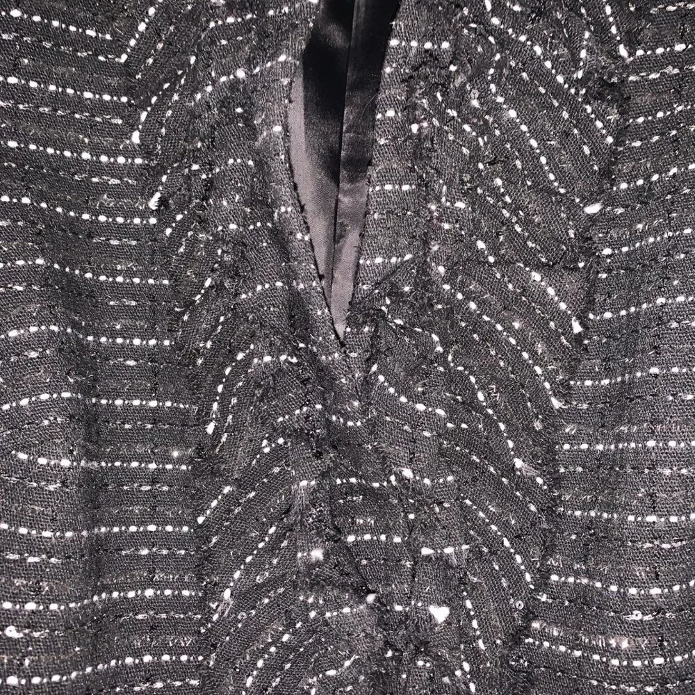 Lovely black and silver jacket - Picture 2 of 3